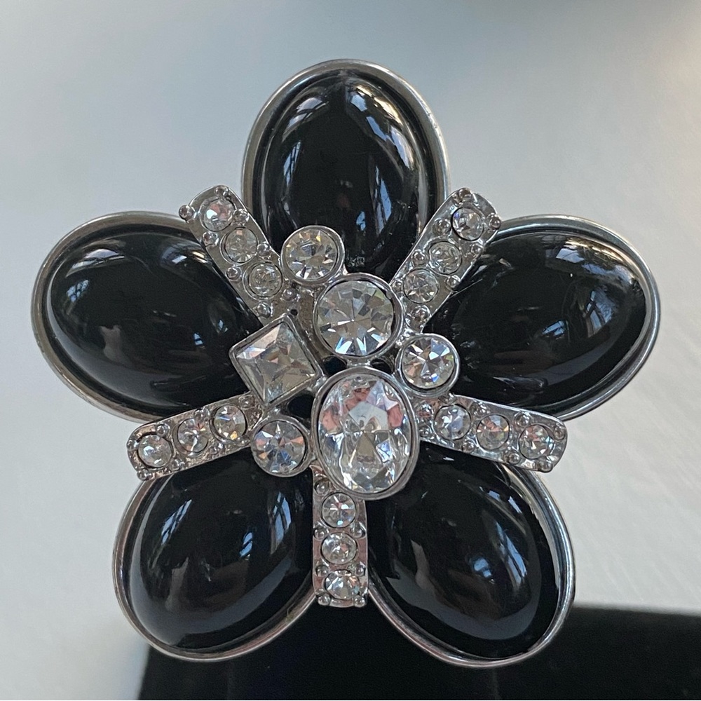 Flower Stretch Ring - Picture 2 of 8